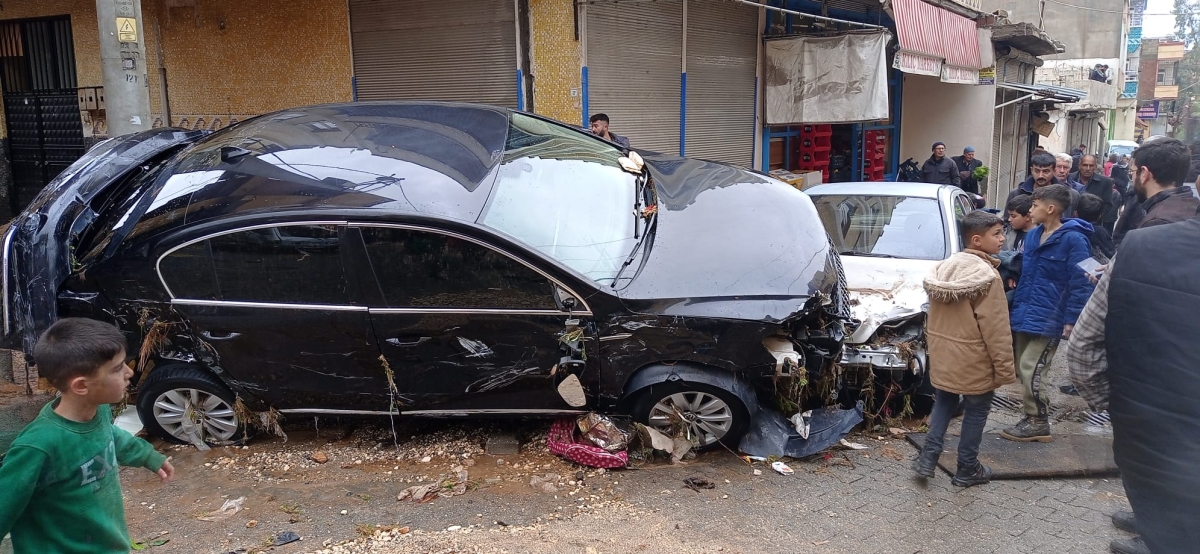Şanlıurfa'da sağanak derelerin taşmasına neden oldu