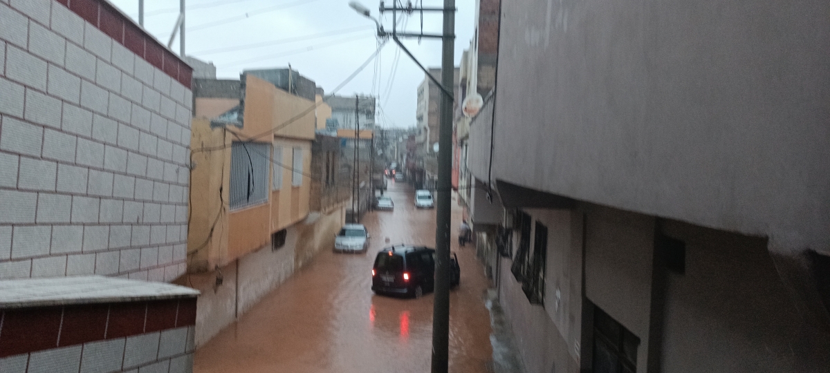 Şanlıurfa'da sağanak derelerin taşmasına neden oldu