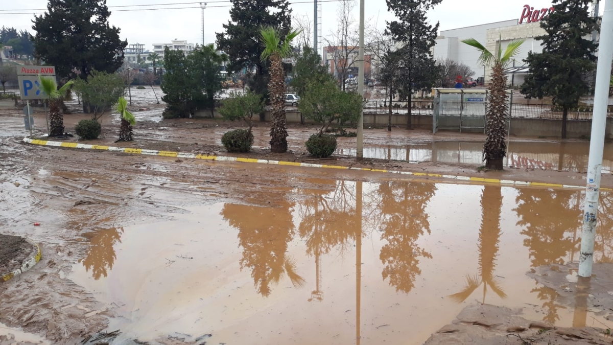 Şanlıurfa'da Sağanak Yağış Sonrası Çalışmalar Sürüyor