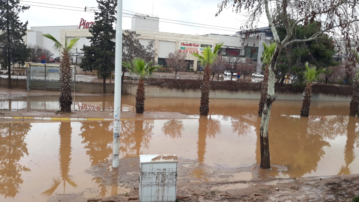 Şanlıurfa'da Sağanak Yağış Sonrası Çalışmalar Sürüyor