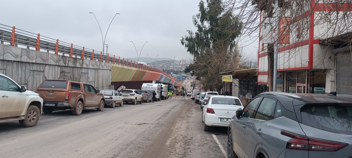 Şanlıurfa'da AVM'deki arama kurtarma çalışmaları devam ediyor