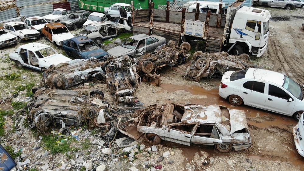 Sel sonrası otomobilini tanıyamadı