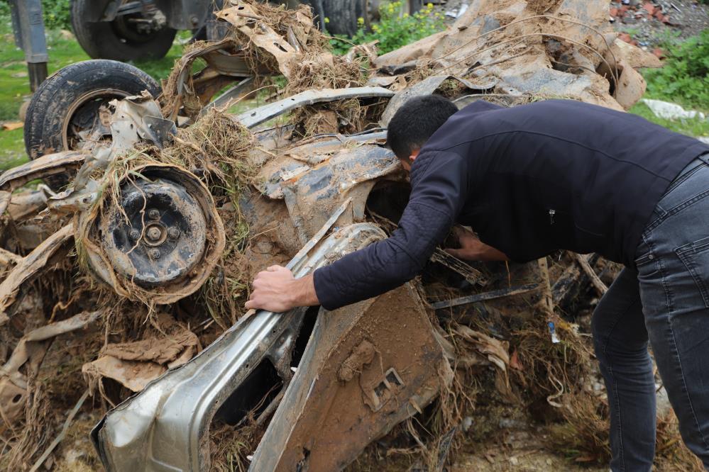 Sel sonrası otomobilini tanıyamadı