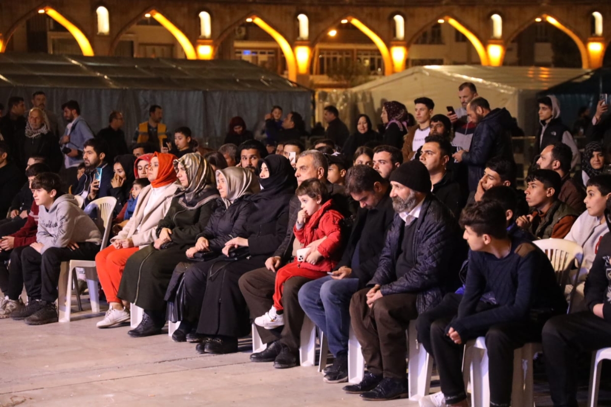 İbrahim bereketiyle kentte iftar sofralarını kurduklarını söyledi.