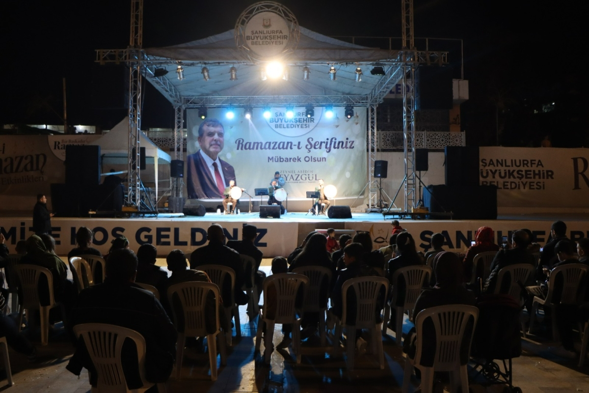 İbrahim bereketiyle kentte iftar sofralarını kurduklarını söyledi.