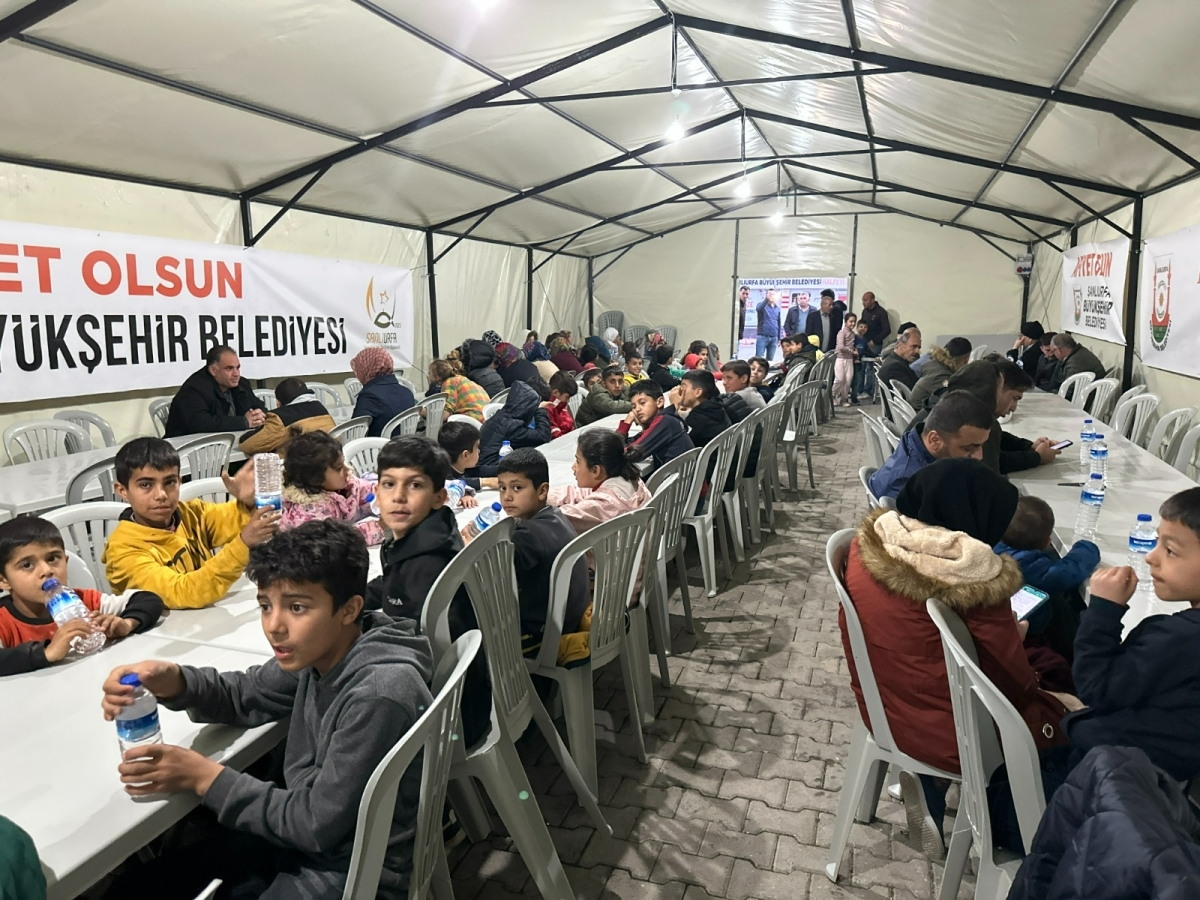 İbrahim bereketiyle kentte iftar sofralarını kurduklarını söyledi.