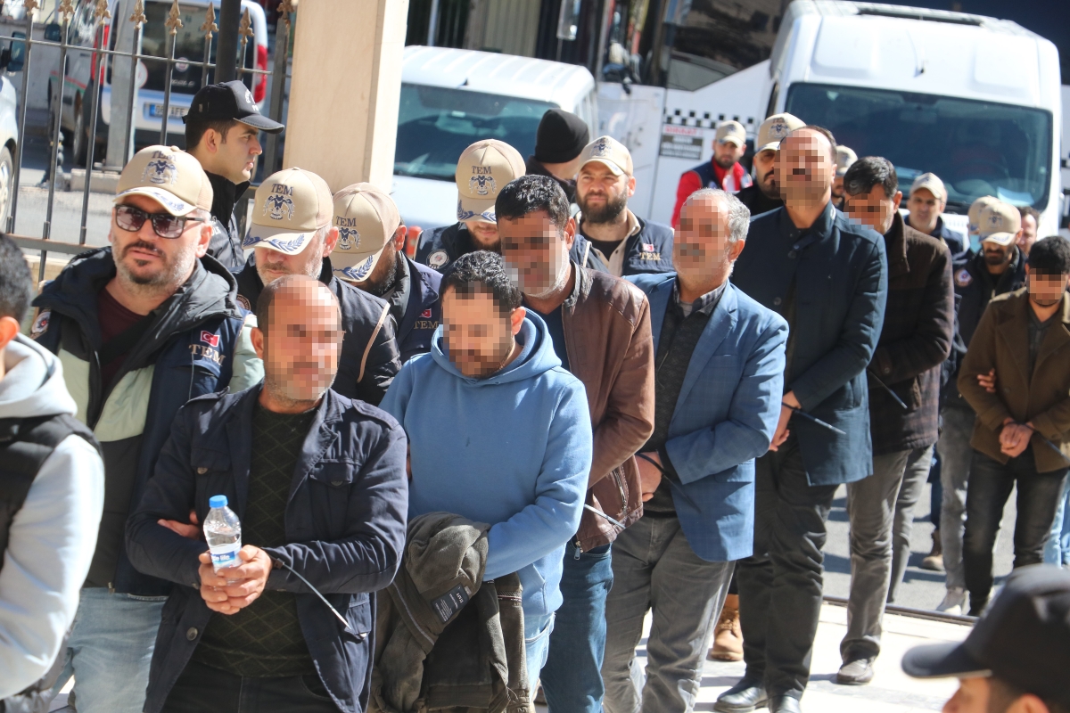 Şanlıurfa’da terörden gözaltına alınan 24 zanlı adliyede