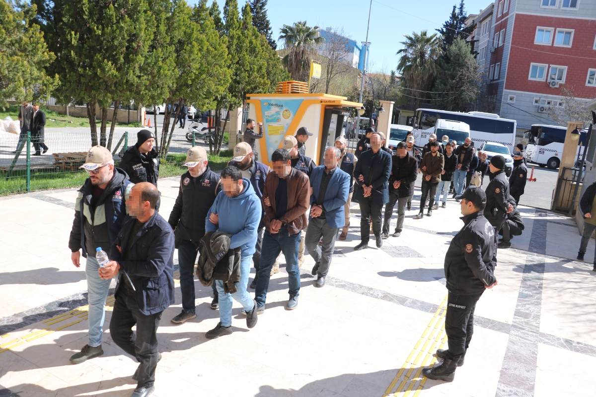 Şanlıurfa’da terörden gözaltına alınan 24 zanlı adliyede