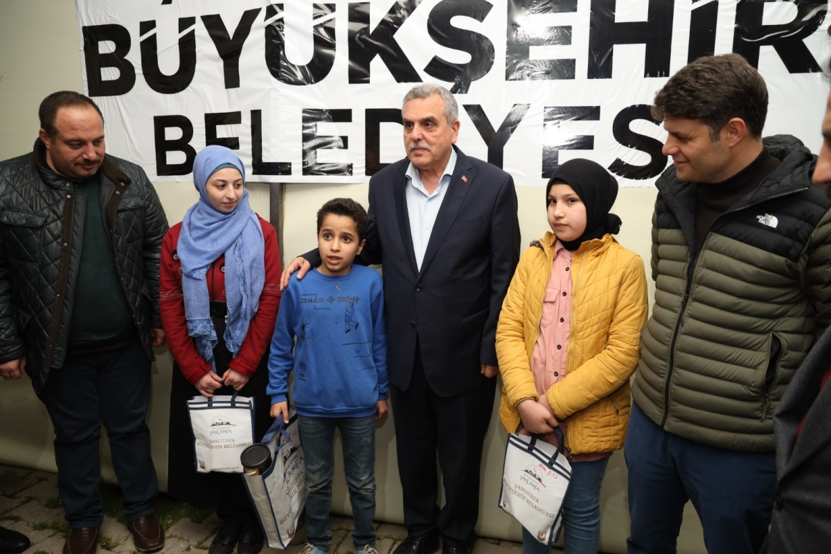 BAŞKAN BEYAZGÜL, VİRANŞEHİR İFTAR ÇADIRINDA VATANDAŞLARLA İFTAR YAPTI
