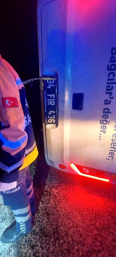 Belediye personellerini taşıyan otobüs devrildi: 3 ölü, 14 yaralı
