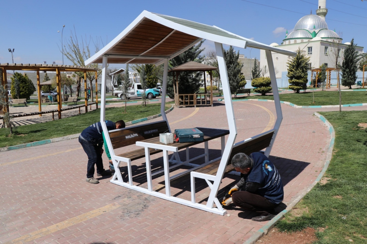 HALİLİYE BELEDİYESİ, PARKLARI YAZA HAZIRLIYOR