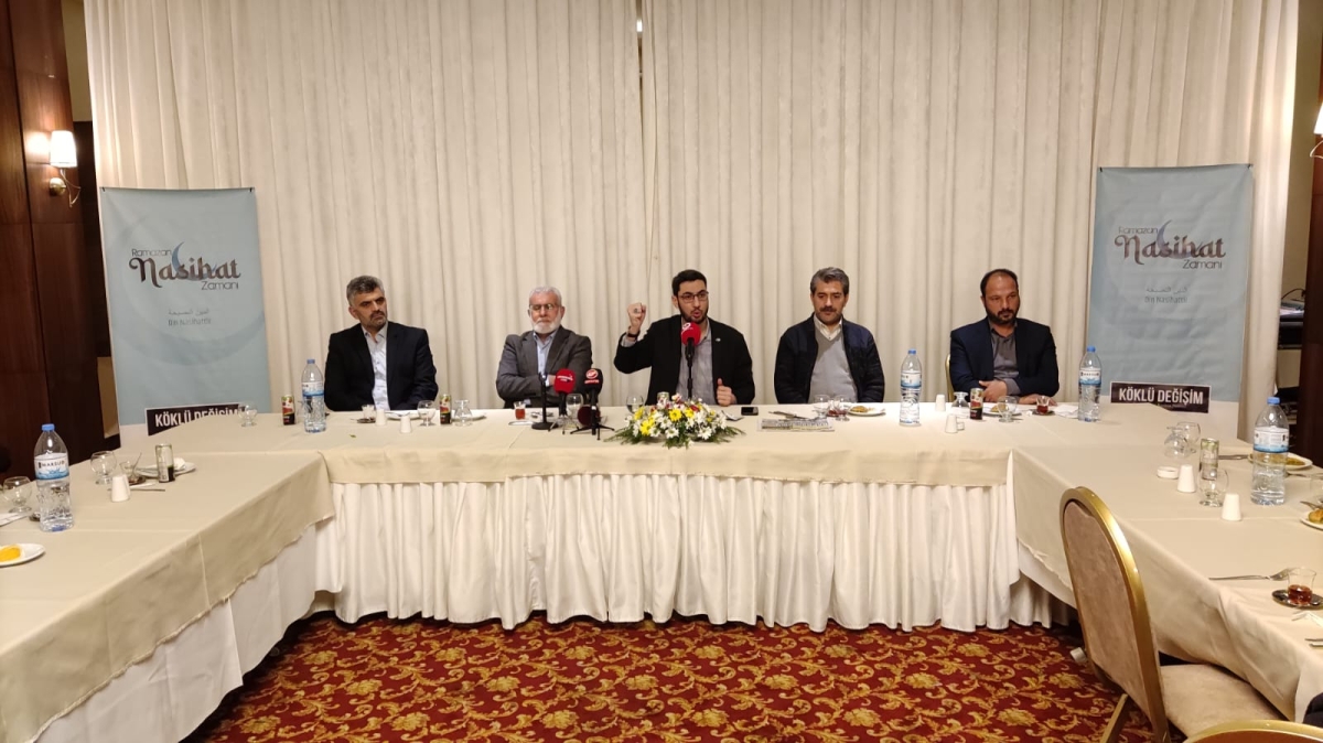 Köklü değişim derneği iftar yemeği düzenledi