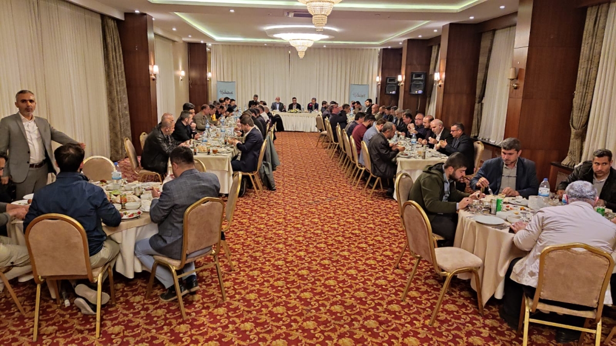 Köklü değişim derneği iftar yemeği düzenledi