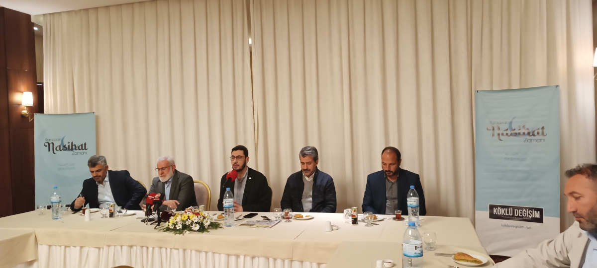 Köklü değişim derneği iftar yemeği düzenledi
