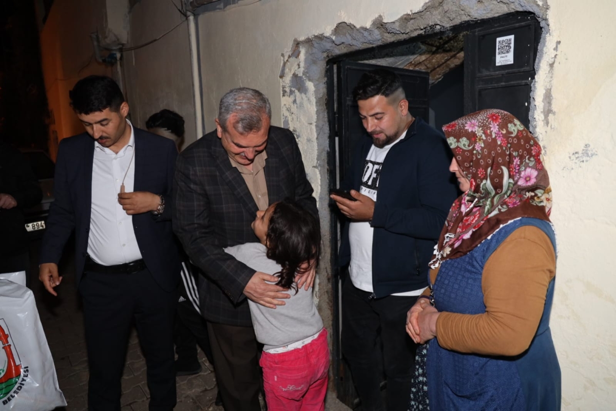 BAŞKAN BEYAZGÜL, SELDEN ETKİLENEN AİLELERİ UNUTMADI, ÇOCUKLARIN BAYRAMLIKLARI BAŞKAN BEYAZGÜL’DEN