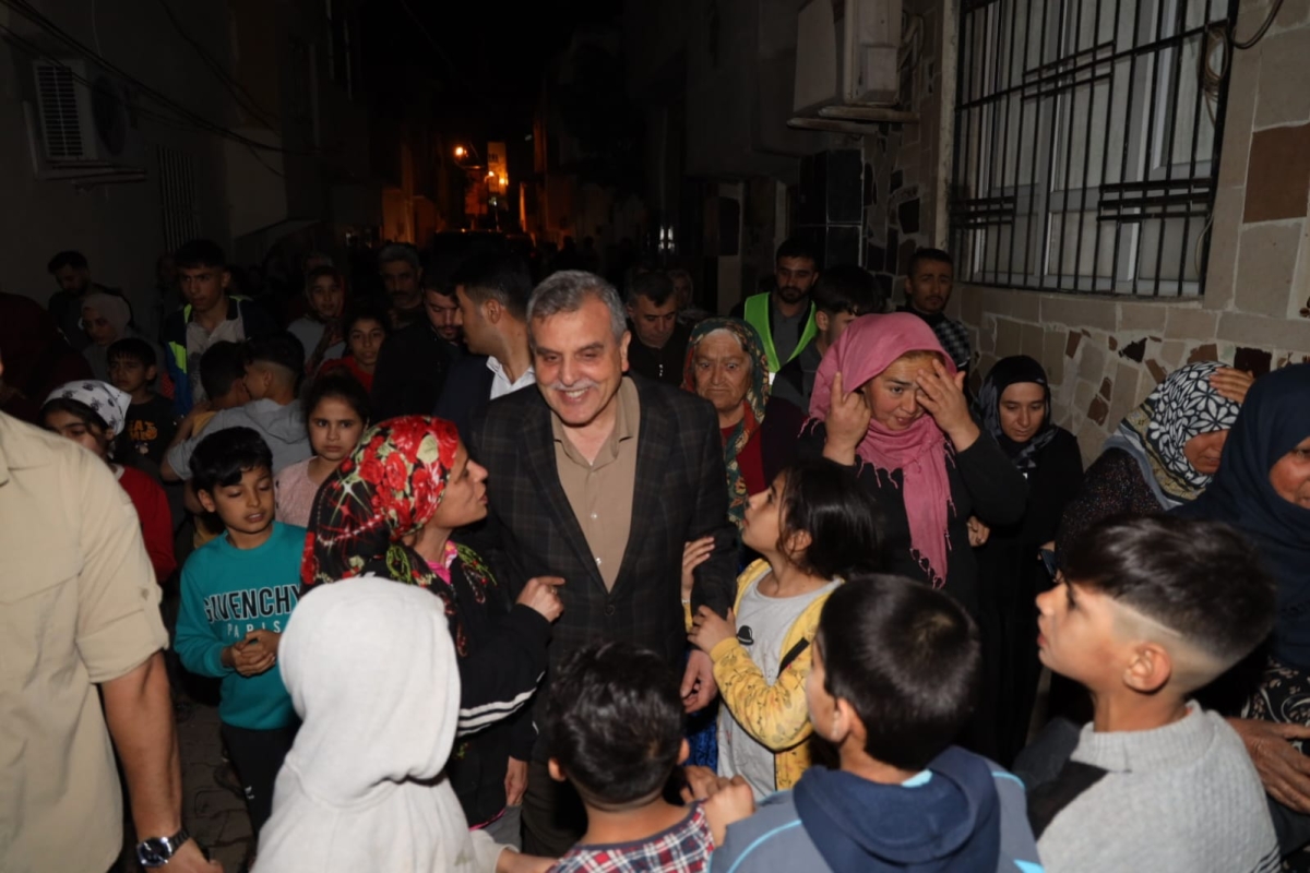 BAŞKAN BEYAZGÜL, SELDEN ETKİLENEN AİLELERİ UNUTMADI, ÇOCUKLARIN BAYRAMLIKLARI BAŞKAN BEYAZGÜL’DEN