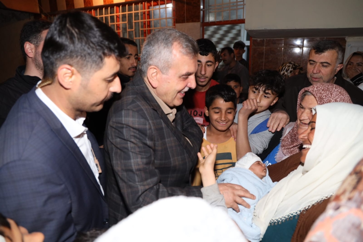 BAŞKAN BEYAZGÜL, SELDEN ETKİLENEN AİLELERİ UNUTMADI, ÇOCUKLARIN BAYRAMLIKLARI BAŞKAN BEYAZGÜL’DEN