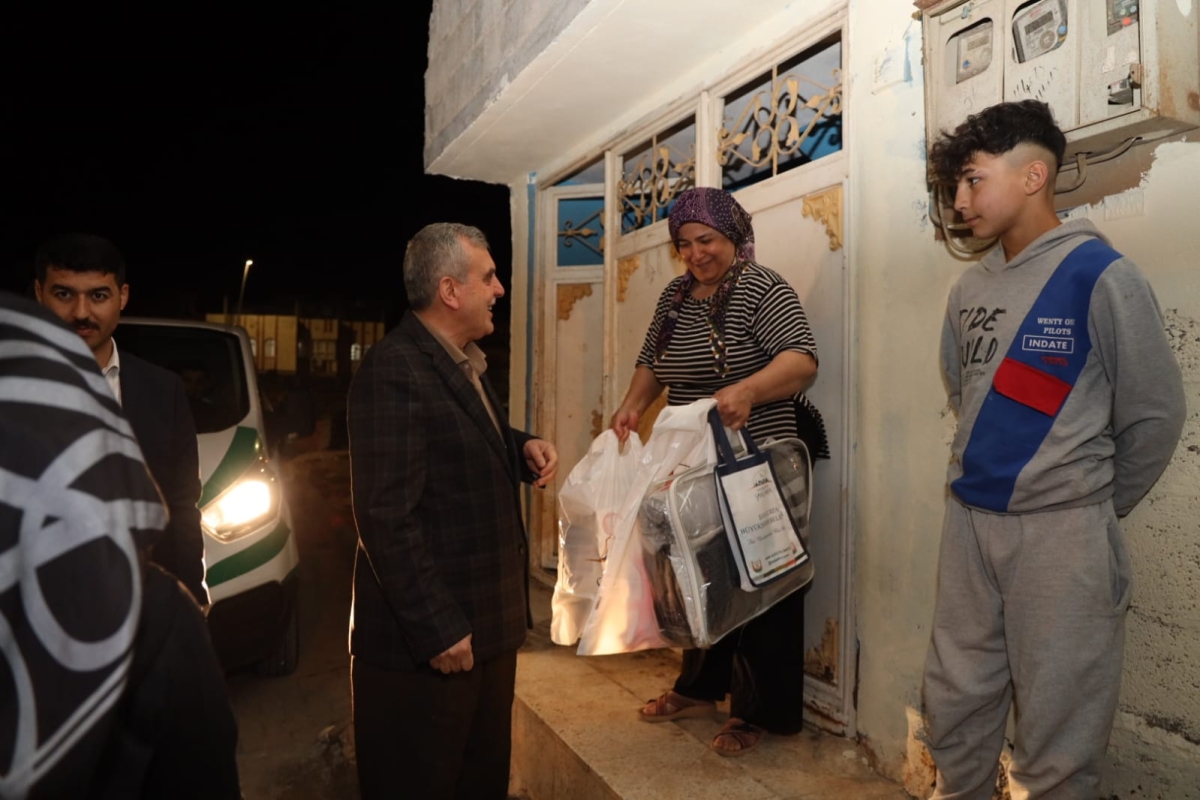 BAŞKAN BEYAZGÜL, SELDEN ETKİLENEN AİLELERİ UNUTMADI, ÇOCUKLARIN BAYRAMLIKLARI BAŞKAN BEYAZGÜL’DEN