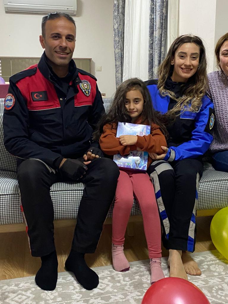 Şanlıurfa'da polislerden şehit kızına doğum günü partisi