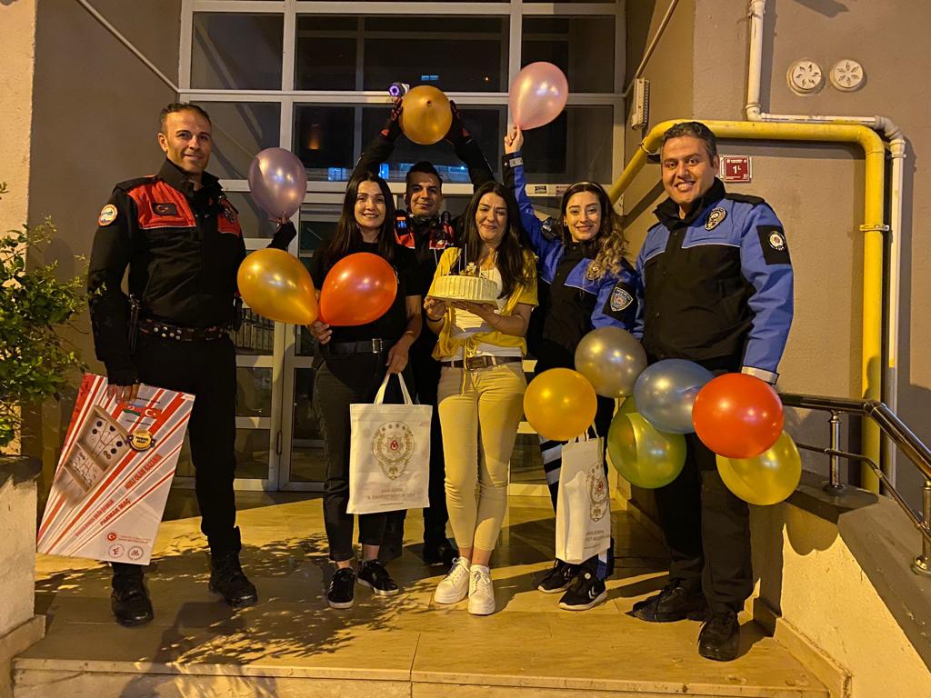 Şanlıurfa'da polislerden şehit kızına doğum günü partisi