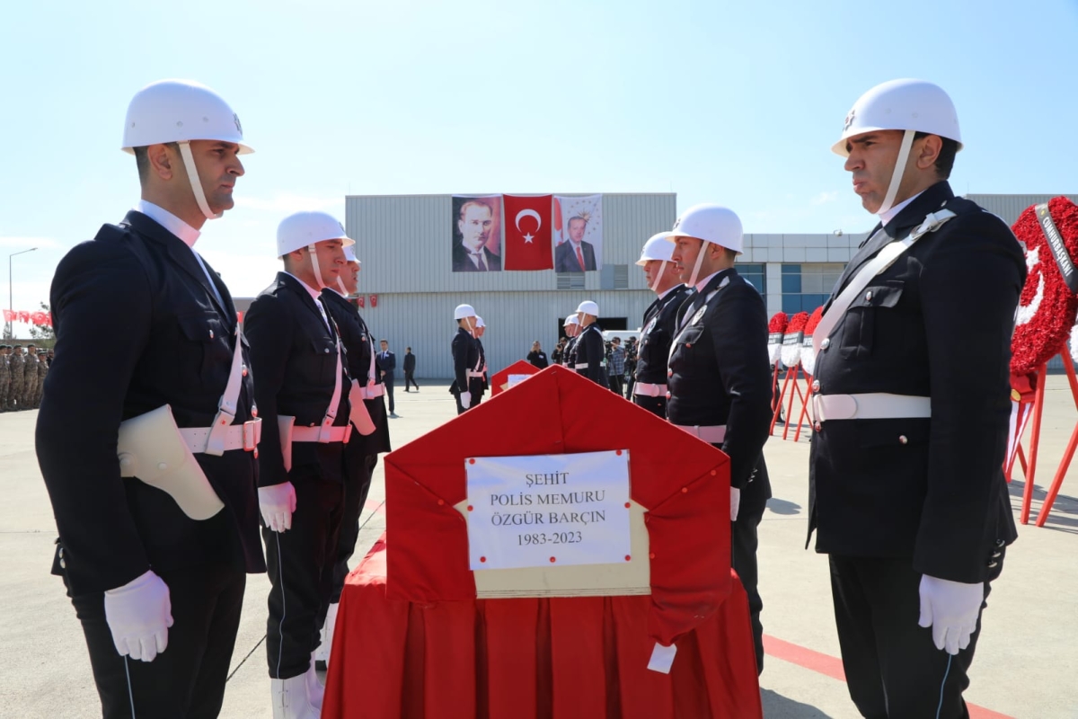 Şehit polisler melmeketlerine uğurlandı