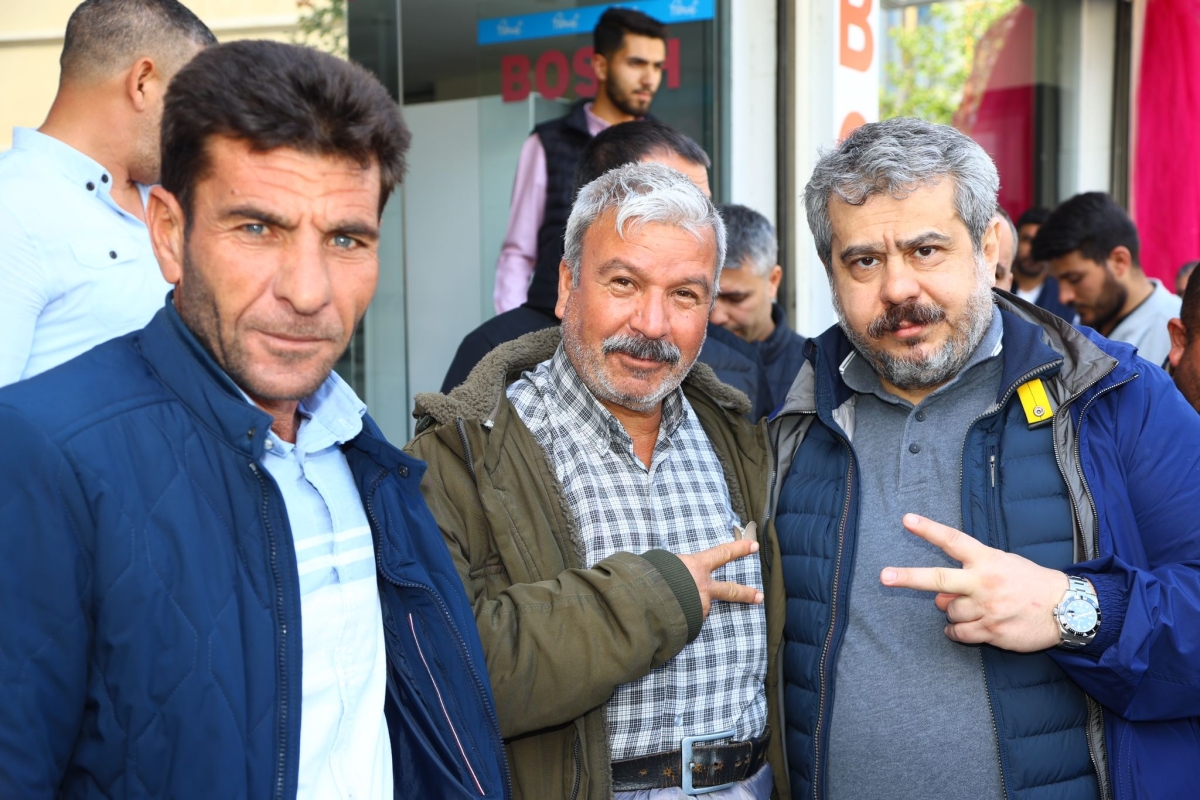 Şanlıurfa Bağımsız Milletvekili adayı Fatih Mehmet Bucak, Siverek'te esnafı ziyaret etti