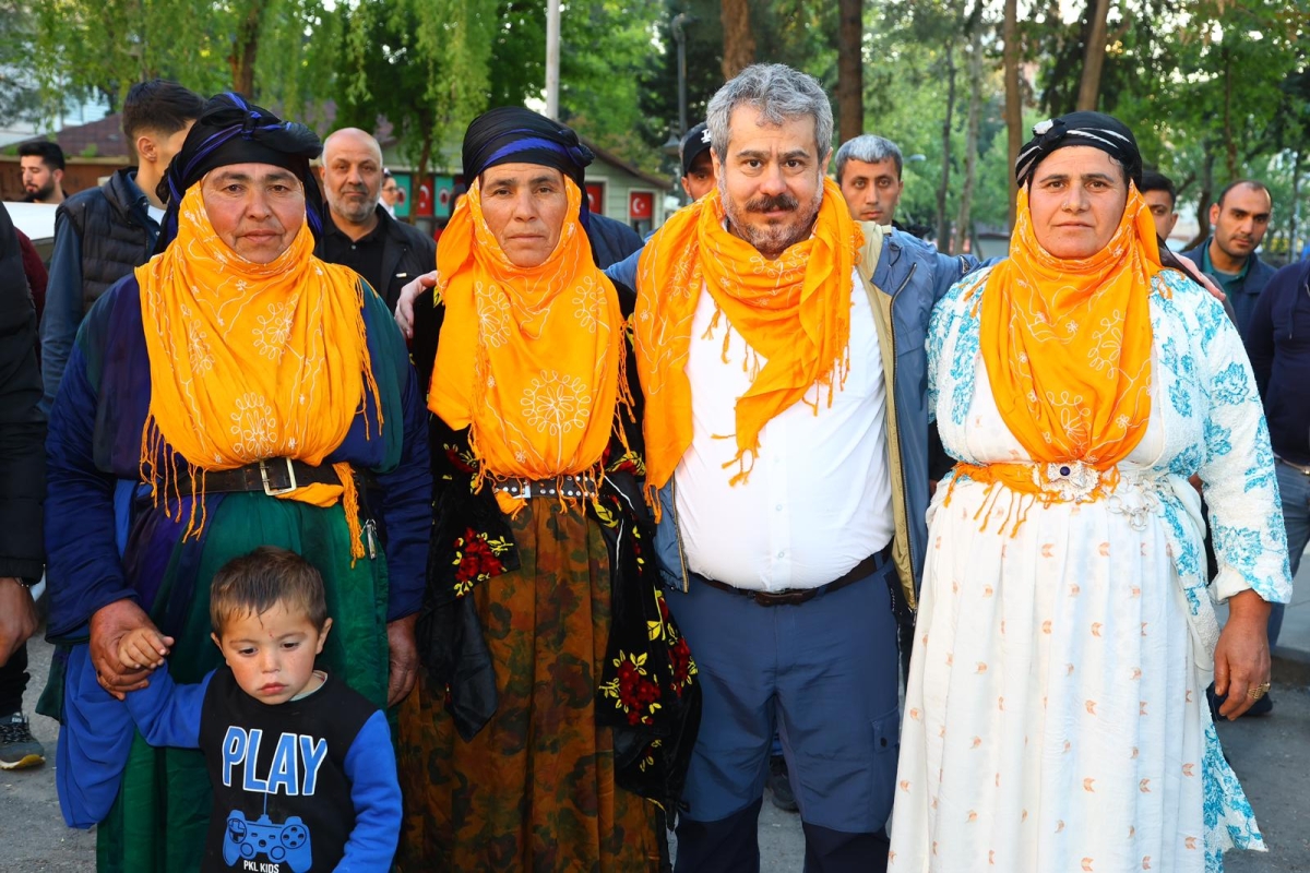 BUCAK, GÖNÜLLERE DOKUNMAYA DEVAM EDİYOR