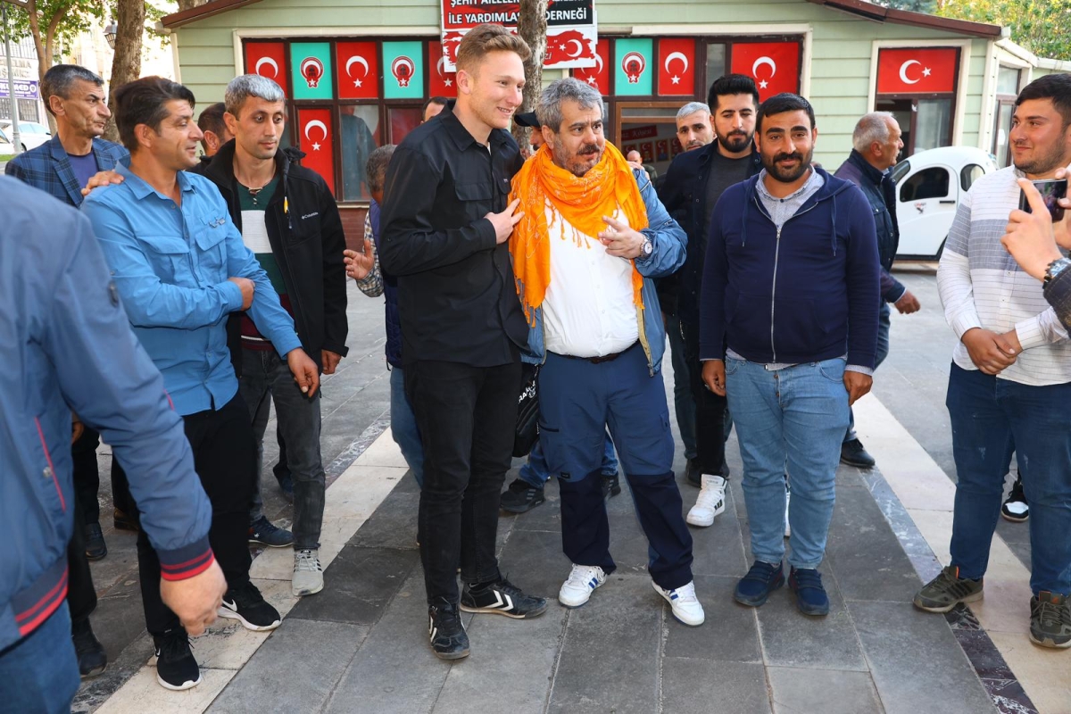 BUCAK, GÖNÜLLERE DOKUNMAYA DEVAM EDİYOR