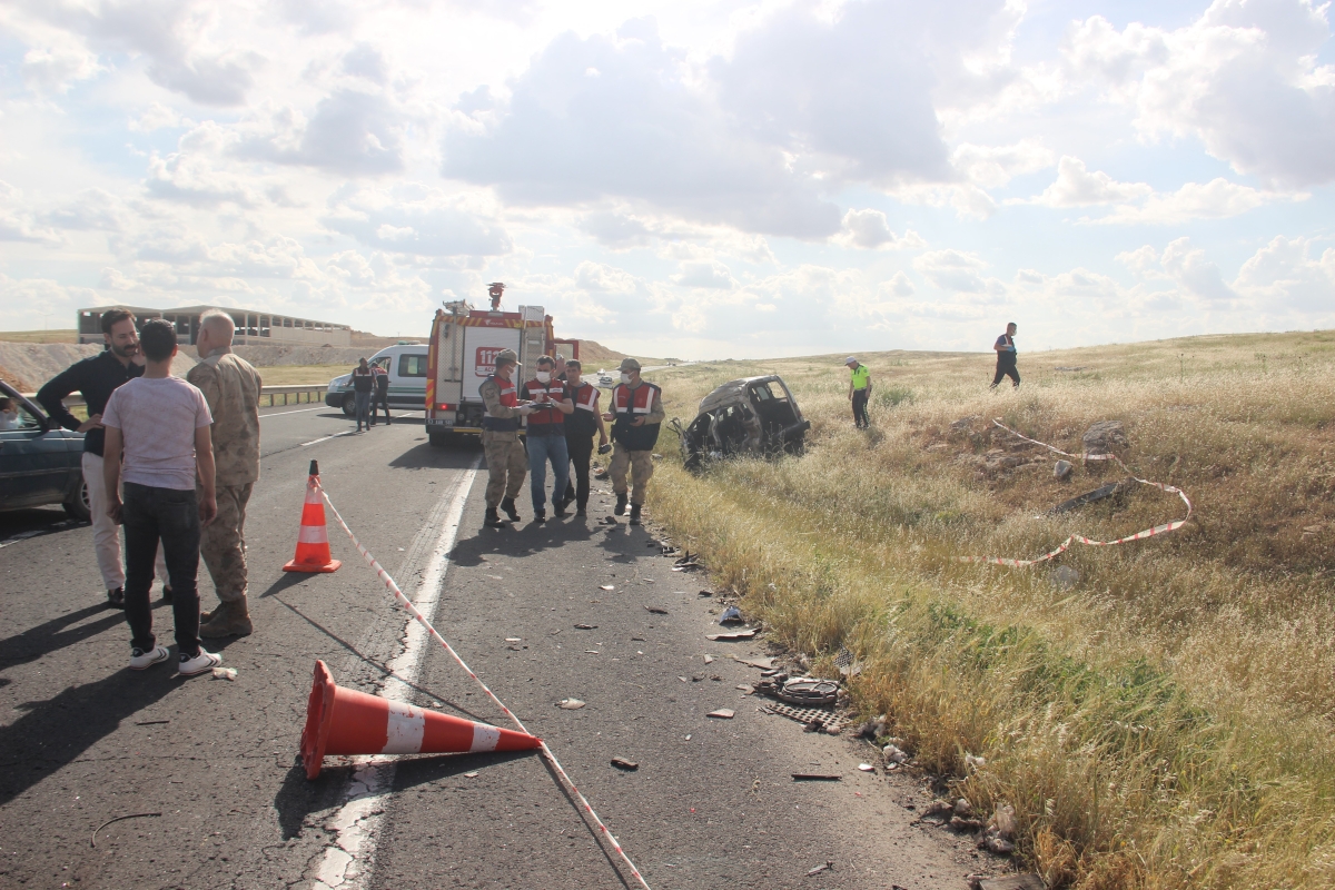 Şanlıurfa suruç yolunda feci kaza 6 ölü, 1 yaralı ,