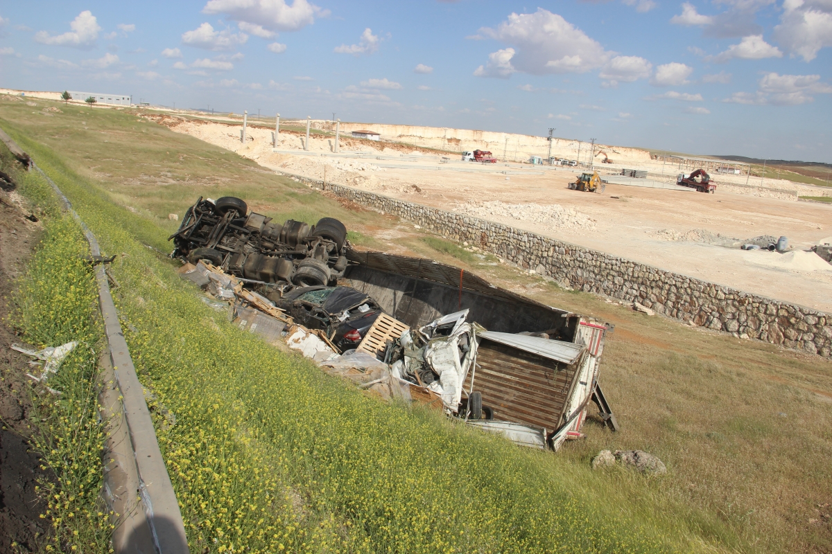 Şanlıurfa suruç yolunda feci kaza 6 ölü, 1 yaralı ,