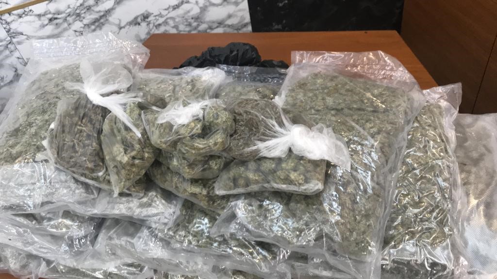 Uyuşturucu tacirlerine darbe üstüne darbe: 18 gözaltı