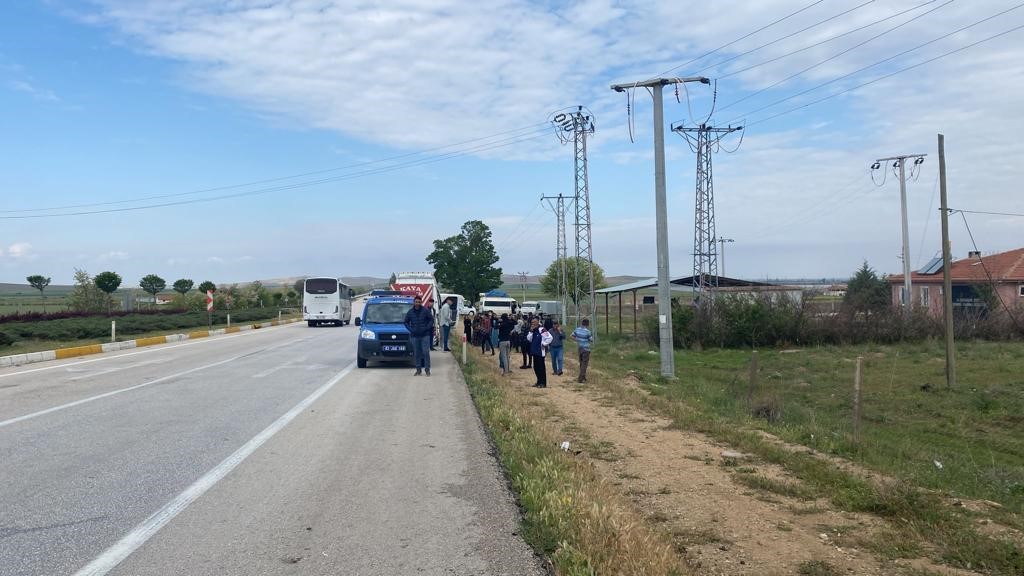 Şanlıurfalı Tarım işçilerini taşıyan minibüs devrildi: 1 ölü, 8 yaralı
