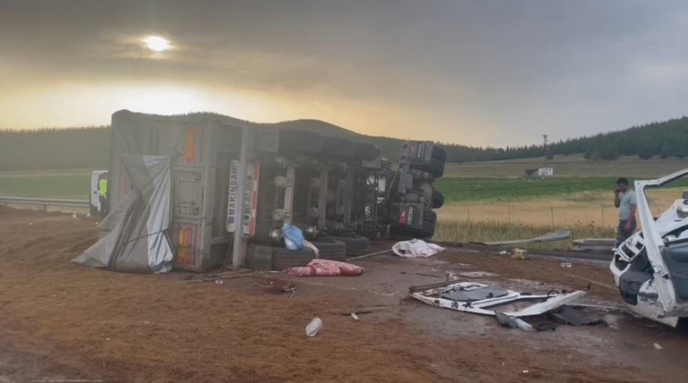 Zincirleme trafik kazası 5 öde
