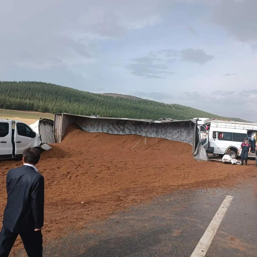 Zincirleme trafik kazası 5 öde