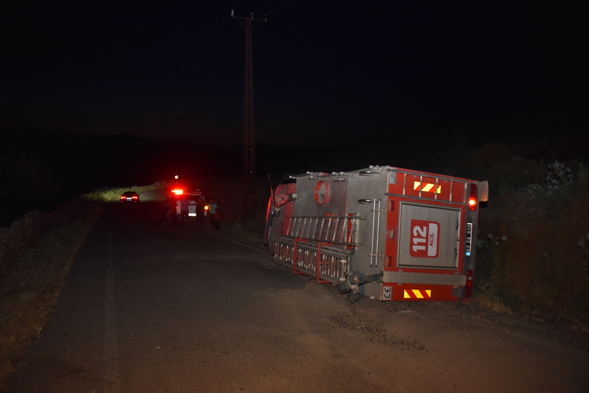 Şanlıurfa'da itfaiye aracının devrilmesi sonucu 3 itfaiye eri yaralandı