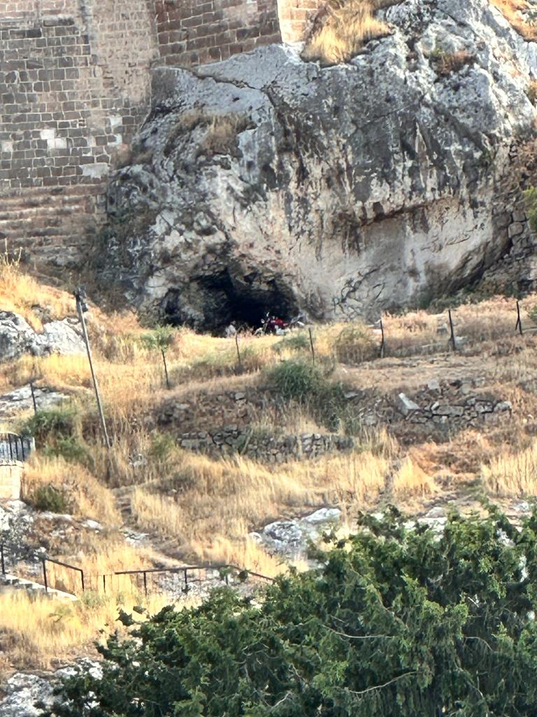 Kale eteği