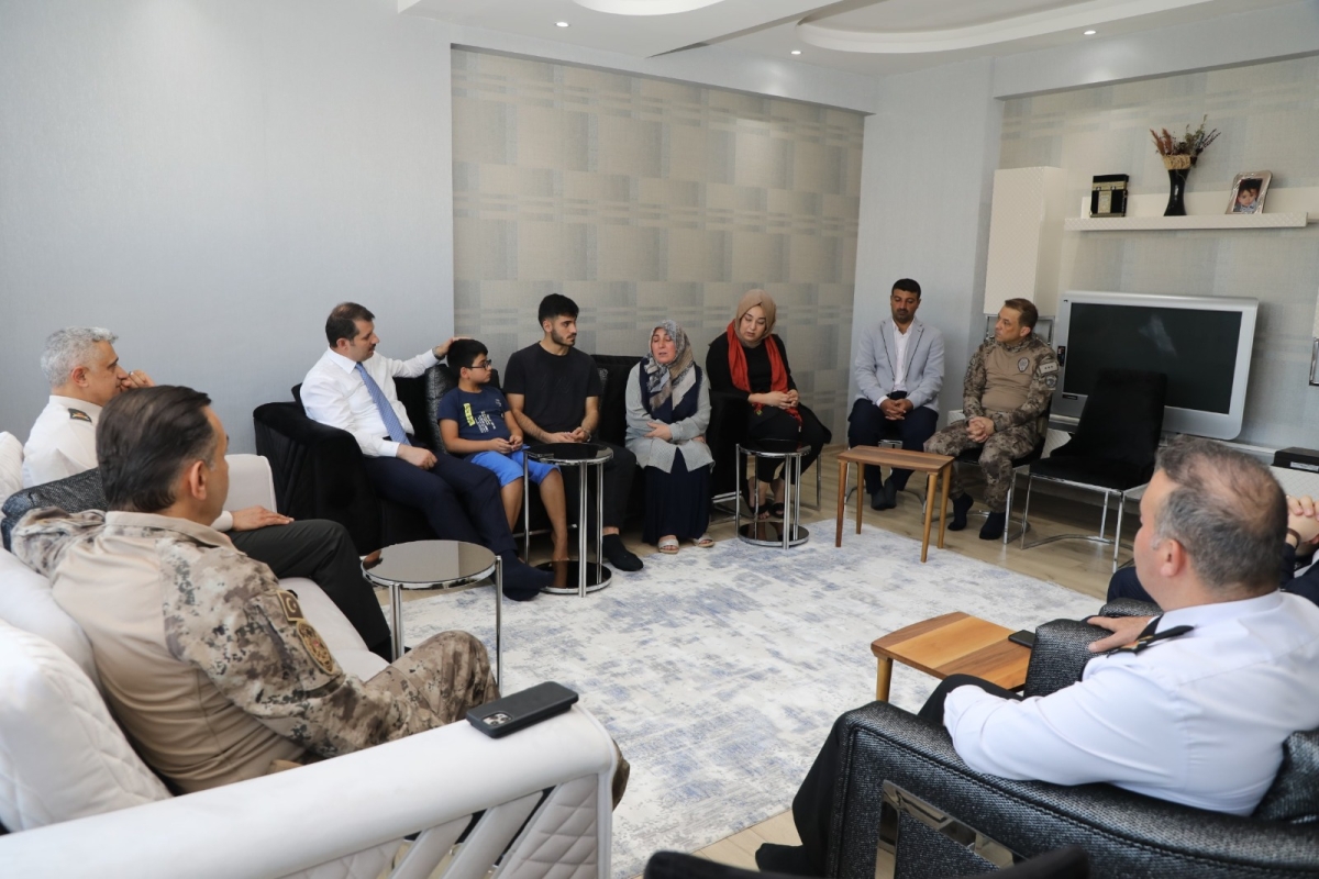 15 TEMMUZ DEMOKRASİ VE MİLLİ BİRLİK GÜNÜ ŞANLIURFA’DA COŞKUYLA KUTLANDI