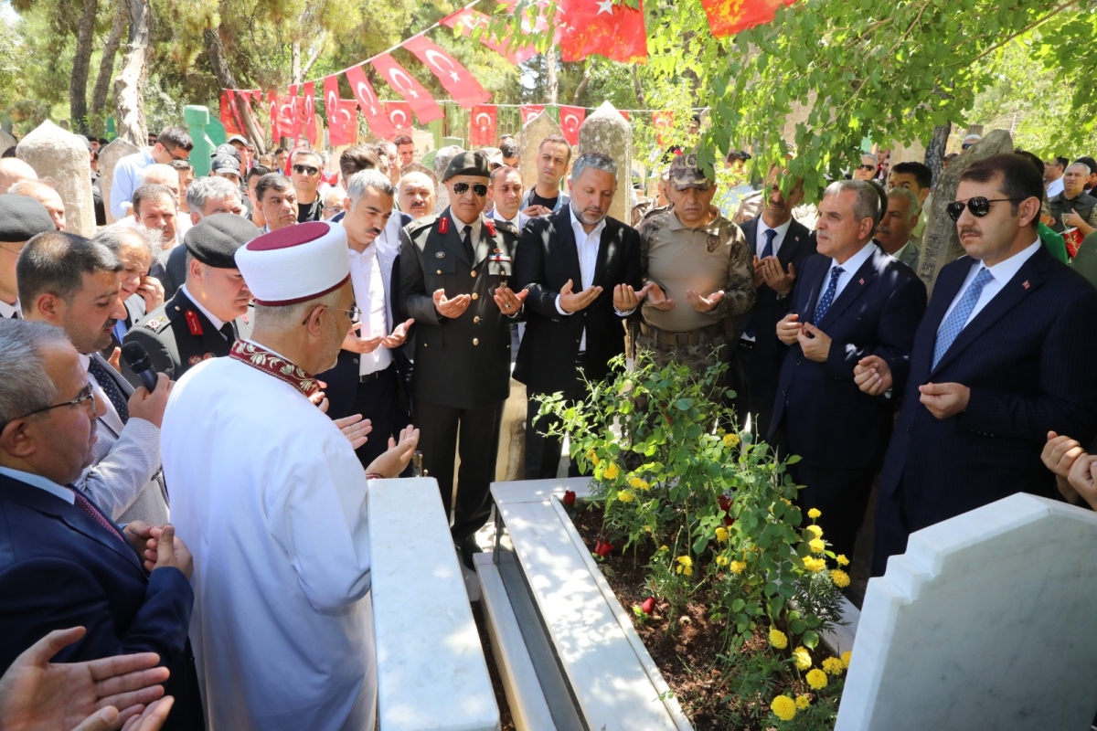 15 TEMMUZ DEMOKRASİ VE MİLLİ BİRLİK GÜNÜ ŞANLIURFA’DA COŞKUYLA KUTLANDI