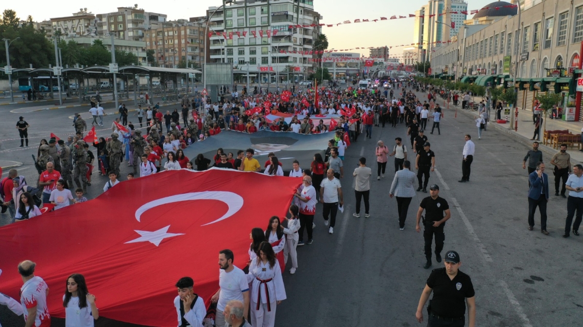 15 TEMMUZ DEMOKRASİ VE MİLLİ BİRLİK GÜNÜ ŞANLIURFA’DA COŞKUYLA KUTLANDI