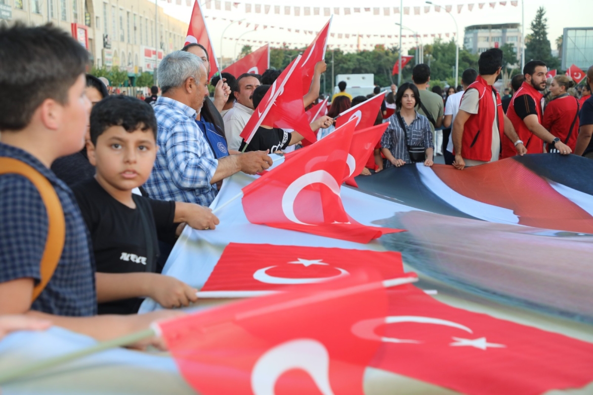 15 TEMMUZ DEMOKRASİ VE MİLLİ BİRLİK GÜNÜ ŞANLIURFA’DA COŞKUYLA KUTLANDI