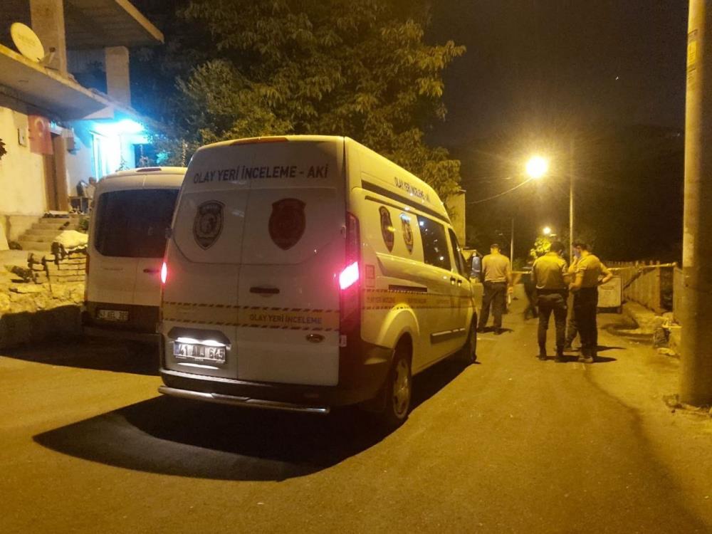 Silahlı kavgada 2 kişi öldü, 4 kişi yaralandı