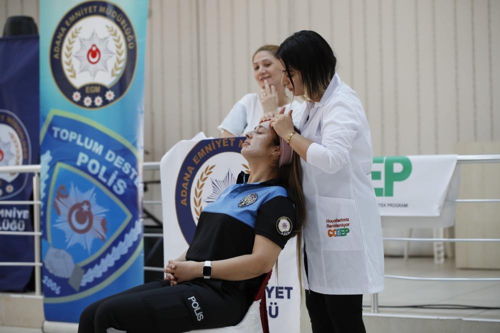 İlk makyaj polise