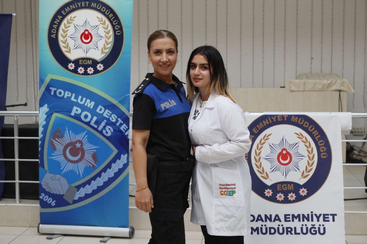 İlk makyaj polise