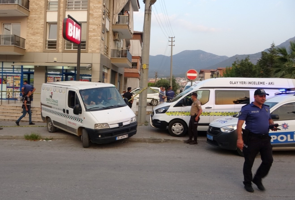 Markette kan donduran olay: Eşini silahla vuran koca intihar etti
