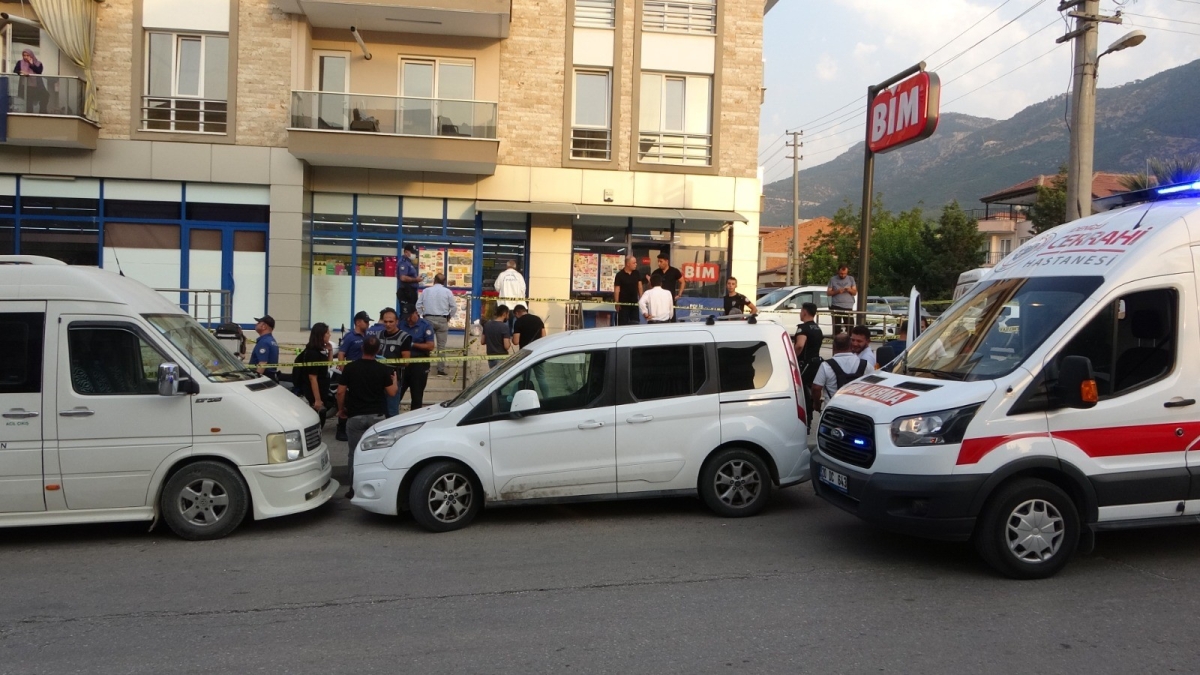 Markette kan donduran olay: Eşini silahla vuran koca intihar etti