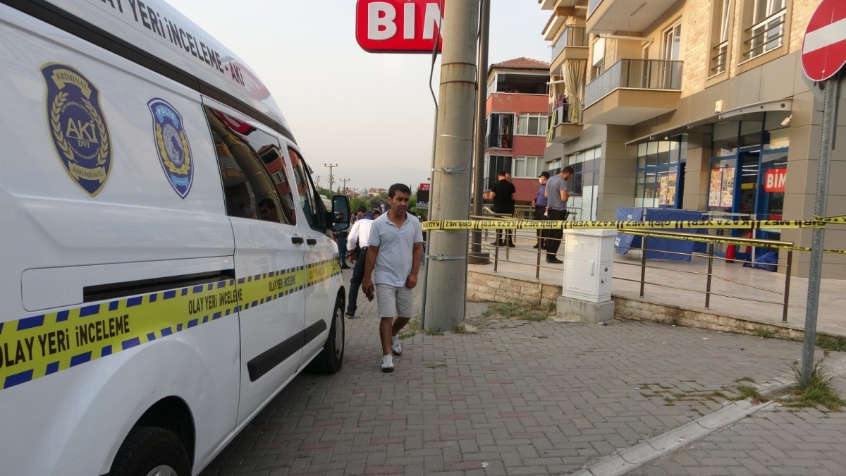 Markette kan donduran olay: Eşini silahla vuran koca intihar etti