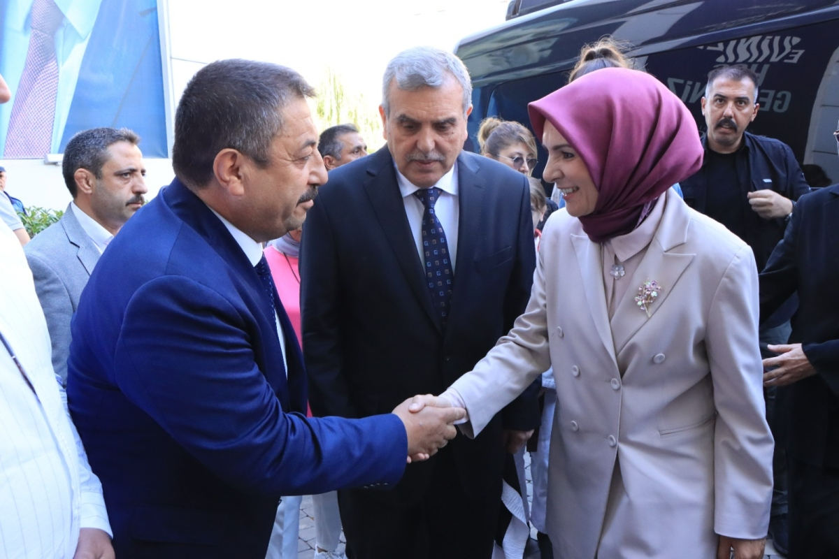 BAKAN MAHİNUR ÖZDEMİR GÖKTAŞ’TAN BAŞKAN BEYAZGÜL’E ZİYARET