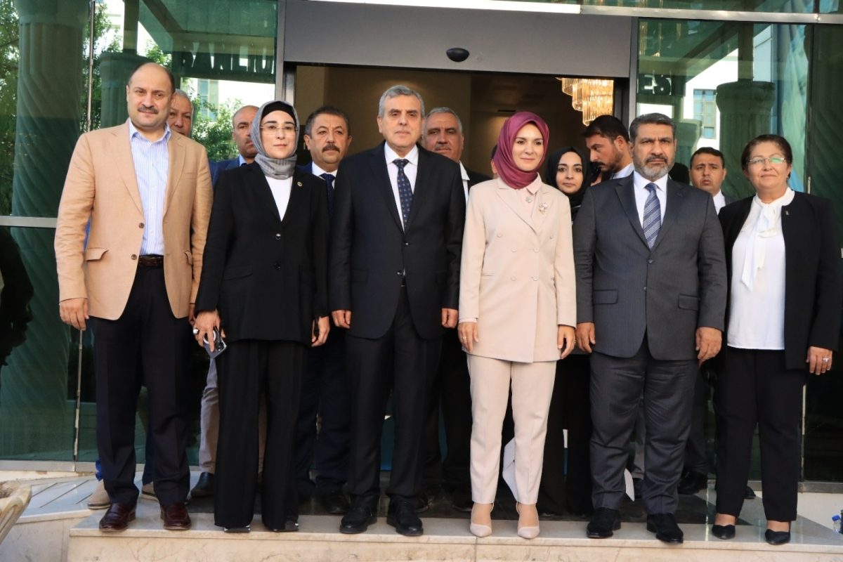 BAKAN MAHİNUR ÖZDEMİR GÖKTAŞ’TAN BAŞKAN BEYAZGÜL’E ZİYARET