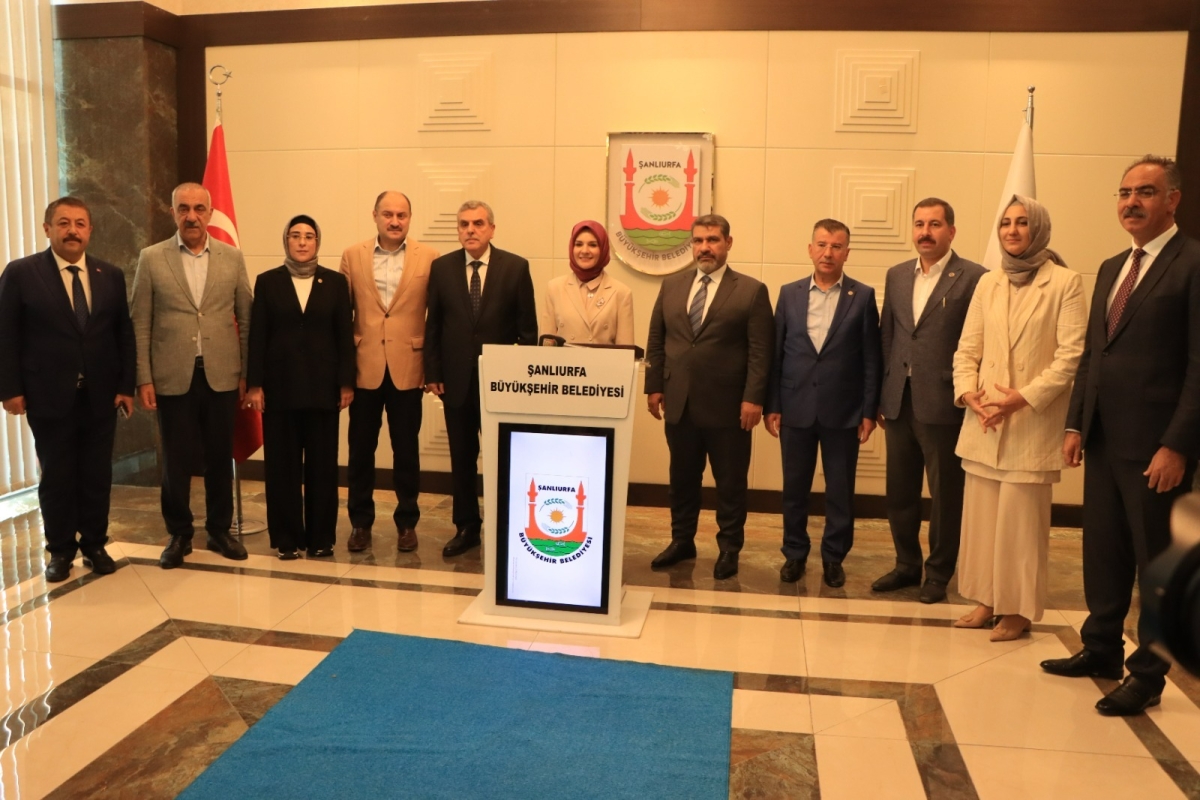 BAKAN MAHİNUR ÖZDEMİR GÖKTAŞ’TAN BAŞKAN BEYAZGÜL’E ZİYARET