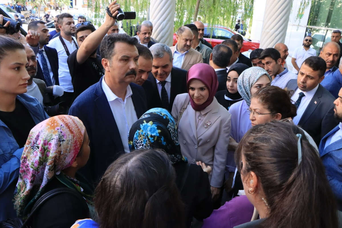 BAKAN MAHİNUR ÖZDEMİR GÖKTAŞ’TAN BAŞKAN BEYAZGÜL’E ZİYARET